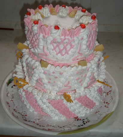 Třípatrový dort růžovo-bílý
